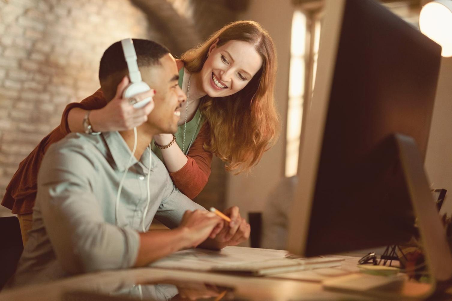 Front-end development training session with instructor and students reviewing code